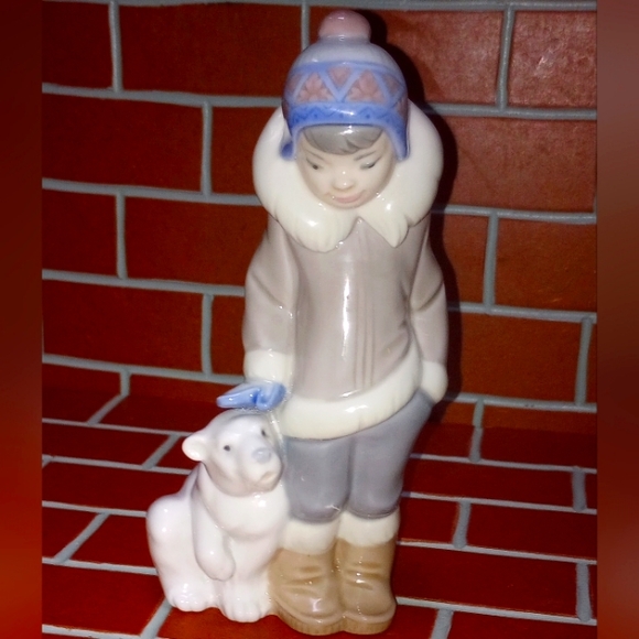 Lladro Eskimo Boy with Pet Polar Bear Porcelain Figurine (EUC) - Picture 1 of 13